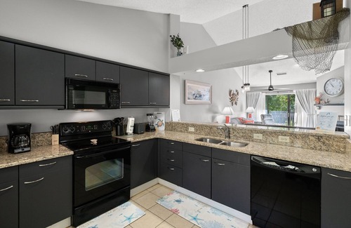 Arcadian Shores Villa | Kingston WHP 12H 2nd floor Villa w/pool/beach