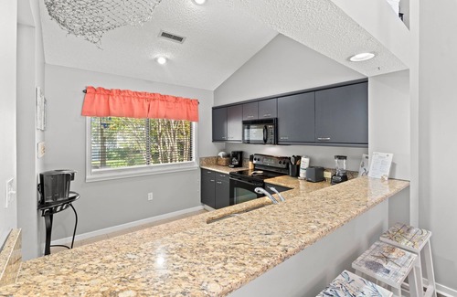 Arcadian Shores Villa | Kingston WHP 12H 2nd floor Villa w/pool/beach