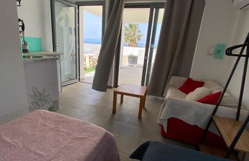 Ayioi Asomatoi House | Kipseli roof top apartment