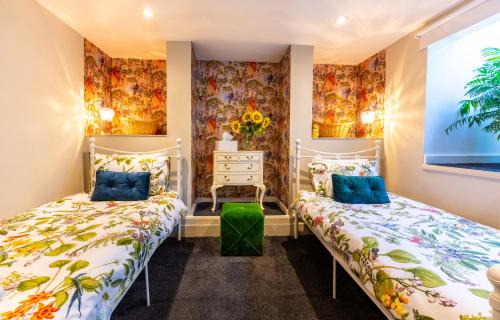Seafront Apartment | KIRA Beach House, Hove Beach
