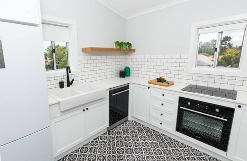 Parkes Villa | Kirsten Accommodation Parkes