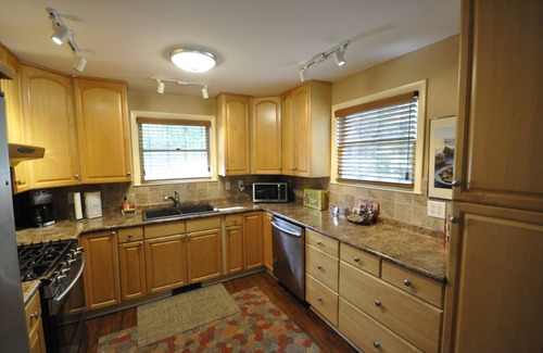 Hayesville Cabin | Kirsten's Lakeside Paradise on Lake Chatuge. Enjoy Lake Life! Fire Pit, Dock