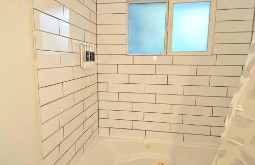 Jasper Place House | Kirvia's retreat "entire home" 8 minutes to WEM