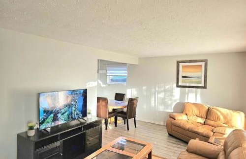 Jasper Place House | Kirvia's retreat "entire home" 8 minutes to WEM