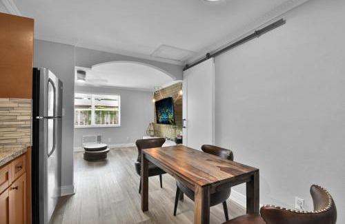 River Oaks Apartment | Kismet Haven
