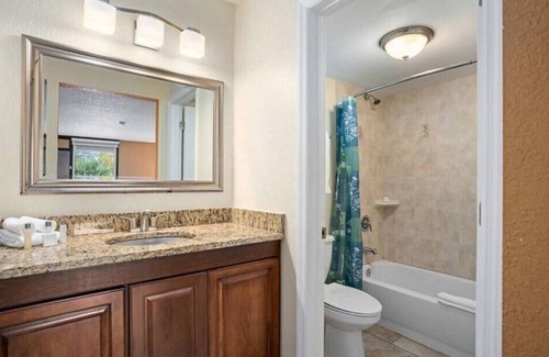 Historic Downtown Kissimmee Hotel | Kissimmee Impeccable Room with 2 Double Beds & Tennis Court