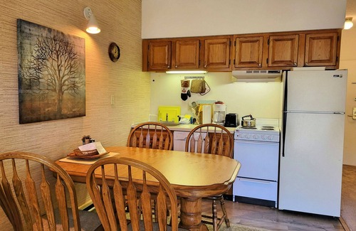 Lincoln Condo | Kitchen, AC, deck, mountain view, pool, ski shuttle. LA203 by LRS