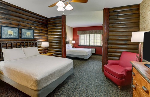 Columbia Hotel | Kitchen & Closet! Expanded Queen, Stoney Creek Columbia | 3 Units