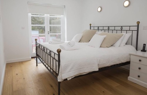 Chillington Cottage | KITTIWAKE, pet friendly, luxury holiday cottage in Hallsands