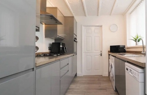 Blackpool Cottage | Kitty Cottage - Blackpool Home - Warm & Welcoming! Dogs most welcome!