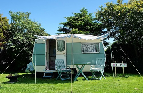 Grade Cabin | KItty unique 60s caravan set in pretty garden