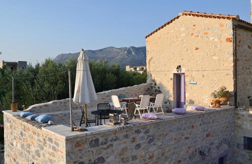 Pyrgou Dirou House | Kivotos Mani