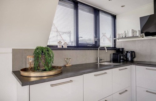 Zwiggelte House | Klapekster | Holiday home with spacious sunny garden