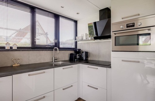 Zwiggelte House | Klapekster | Holiday home with spacious sunny garden