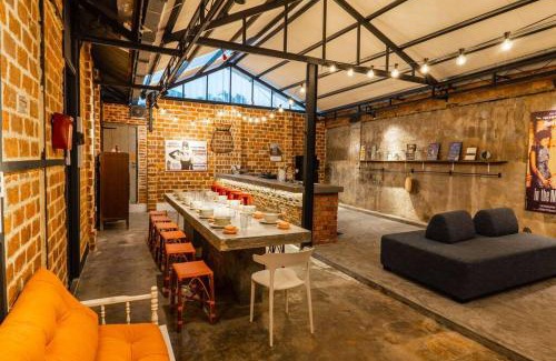 Kluang House | Kluang Swimming Pool Blues 11 Retro Homestay