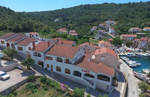 Knez House | Knež - Relaxing Apartments Near the Sea on Mali Iž