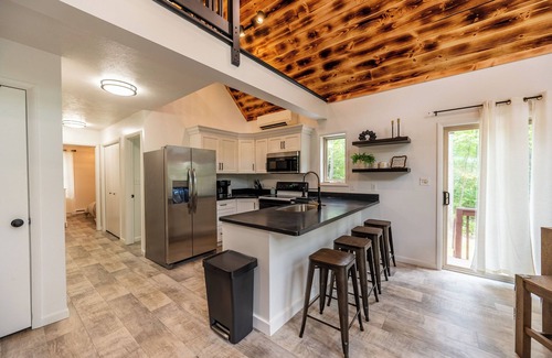 Claysburg Cabin | Knobby and Nice Retreat, Blue Knob Ski Resort