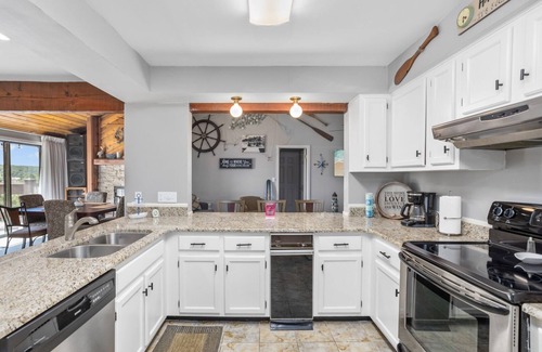 Osage Beach Condo | Knolls 1234 - Top Floor Condo with Great View!