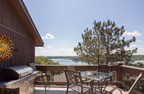 Osage Beach Condo | Knolls 1234 - Top Floor Condo with Great View!