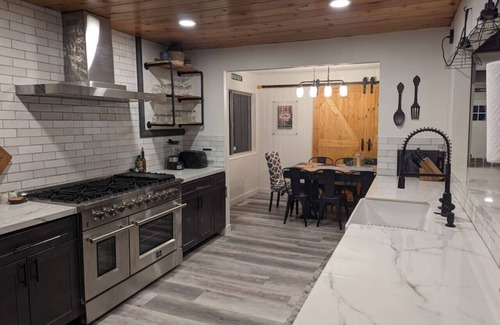Wrightwood Cabin | Knotty by Nature | Luxury Cabin Stay