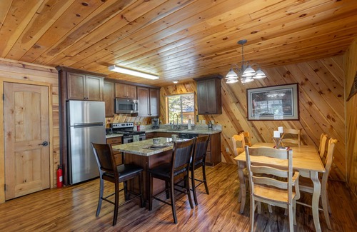 Truckee Cabin | Knotty Pine Family Cabin (Tahoe Donner) - Dogs Welcome!