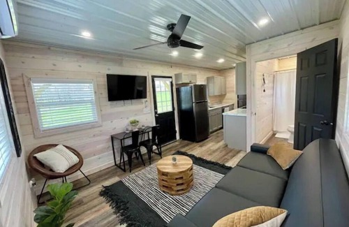 Carbon Hill House | Koby-NEW tiny home with shared fishing pond