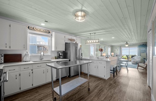 North Topsail Beach House | Kokomo #105 - Quintessential Oceanfront Cottage w/Private Beach Access!