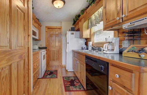 Black Bear Falls Cabin | Komfy Kozy | Game Room, Hot Tub, Pool Access