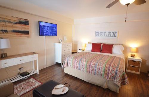 Waikiki Apartment | Kon Tiki 234 Renovated King Studio