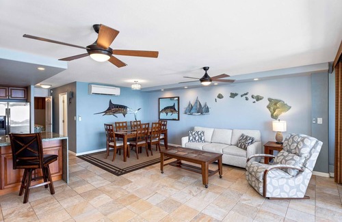 Historic Kailua Village Condo | Kona Alii 403: Tropical Oceanfront Condo w/AC & Pool in Downtown Kona