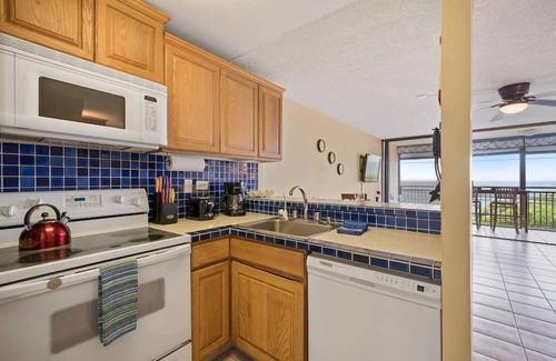Kailua-Kona Condo | Kona Alii | Oceanview Pool Shops & Restaurants