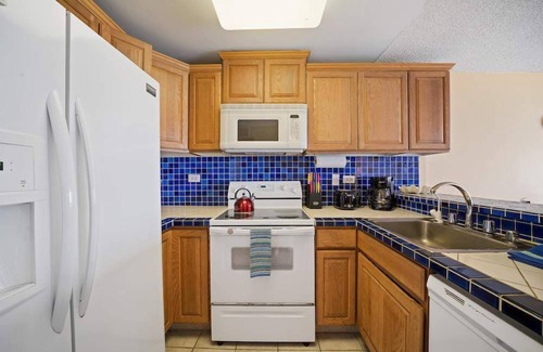 Kailua-Kona Condo | Kona Alii | Oceanview Pool Shops & Restaurants