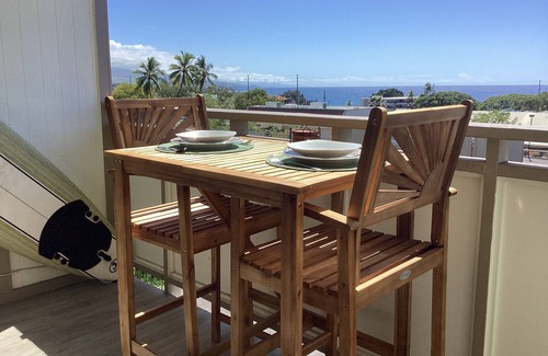 Historic Kailua Village Condo | Kona Coastal Getaway – A Short 5 min Walk from Beach, Shops & Vibrant Ali‘i Dr!