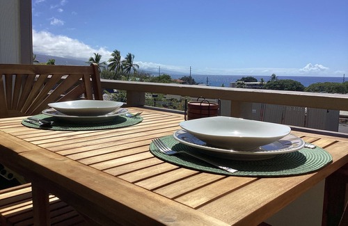 Historic Kailua Village Condo | Kona Coastal Getaway – A Short 5 min Walk from Beach, Shops & Vibrant Ali‘i Dr!