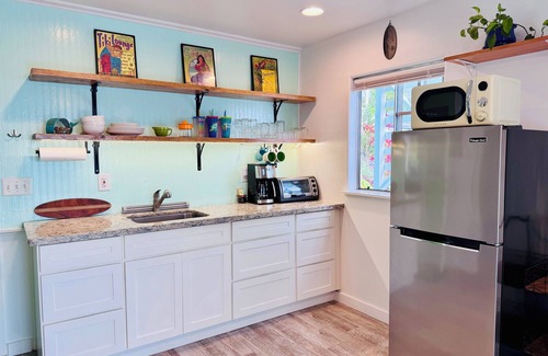 Kona Palisades Apartment | Kona Garden Studio Ohana: private sunset lanai & seasonal fruit from the garden!