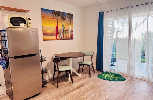 Kona Palisades Apartment | Kona Garden Studio Ohana: private sunset lanai & seasonal fruit from the garden!