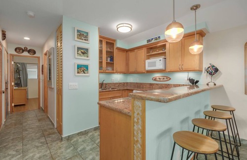 Kailua-Kona Condo | KONA ISLE C38: TOP FLOOR CORNER REMODELED W/AC & INCREDIBLE OCEAN VIEWS.