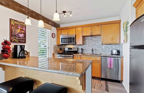 Historic Kailua Village Condo | Kona Mansions | Short stroll to Honl’s Beach