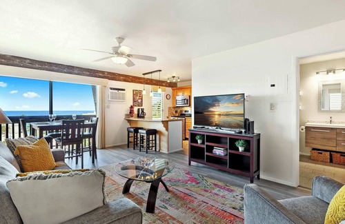 Historic Kailua Village Condo | Kona Mansions | Short stroll to Honl’s Beach