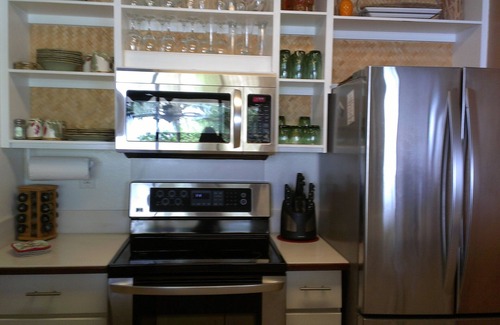 Historic Kailua Village Condo | Kona Reef Condo on Beach with Ocean View, Wifi, King bed & Elevator