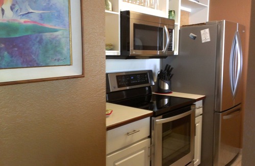 Historic Kailua Village Condo | Kona Reef Condo on Beach with Ocean View, Wifi, King bed & Elevator