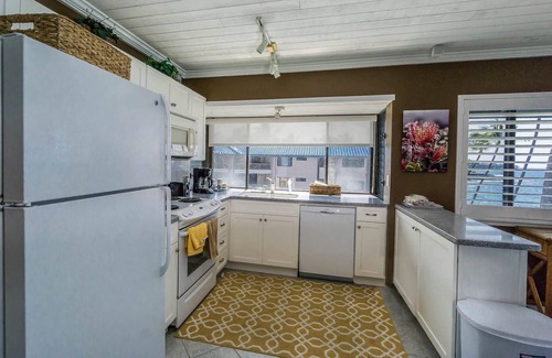 Historic Kailua Village Condo | Kona Reef #D31 | Lanai w/Coastal Views
