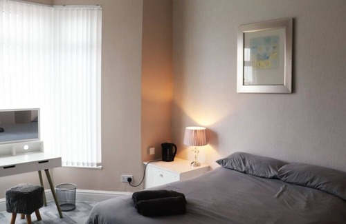 Anfield Cabin | Kop View Hotel - Sleeps 4 - Ensuite Room - 1