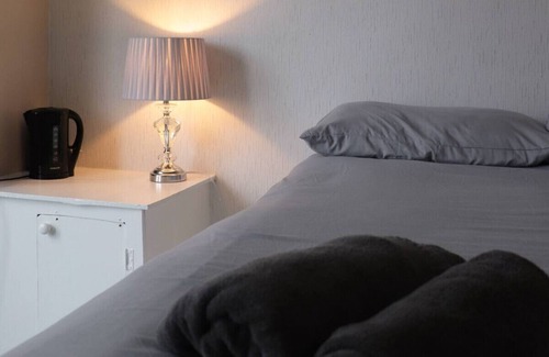 Anfield Cabin | Kop View Hotel - Sleeps 4 - Ensuite Room - 1