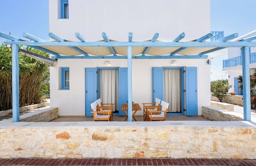 Ampelas Apartment | Kostantis Vacation Home - 70m From the Sandy Beach!
