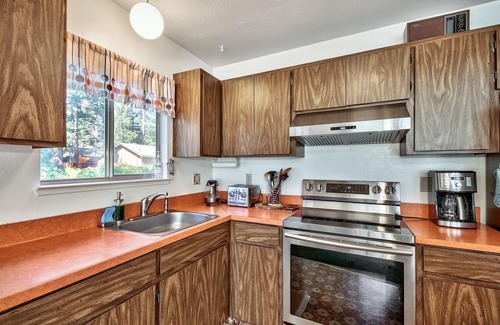 Pioneer Trail House | Koyukon Cozy Cabin 3BR,2BA-10 Min. to Ski