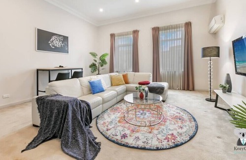 Leichhardt Apartment | KOZYGURU | Leichhardt | Cozy Holiday 3 BED Home + Free Parking