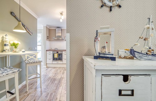 Zingst House | Kranich-Kate, exclusive thatched cottage for 6 people in Zingst with fireplace and sauna