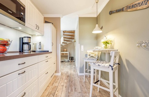 Zingst House | Kranich-Kate, exclusive thatched cottage for 6 people in Zingst with fireplace and sauna