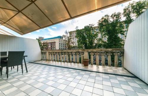 Lypky Apartment | Kreschatik 21 with terrace 2BR
